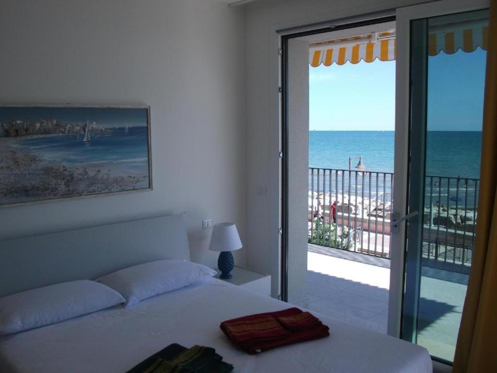 Nuovo Residence Serenissima Frontemare - Agenzia Cocal Caorle Eksteriør billede